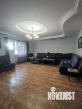 Дом 320м&sup2;, 2-этажный, участок 4 сот.  