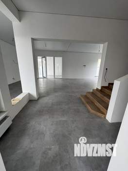 Дом 270м², 2-этажный, участок 6 сот.  