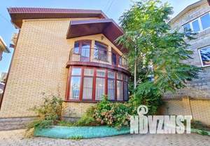 Коттедж 330м&sup2;, 2-этажный, участок 6 сот.  