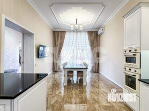 Дом 387м&sup2;, 2-этажный, участок 6 сот.  