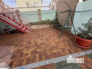 Дом 275м&sup2;, 3-этажный, участок 1 сот.  