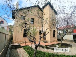 Дом 150м&sup2;, 3-этажный, участок 7 сот.  