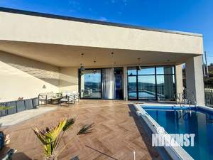 Дом 235м&sup2;, 2-этажный, участок 6 сот.  