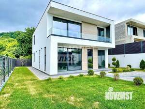 Дом 230м&sup2;, 2-этажный, участок 3 сот.  