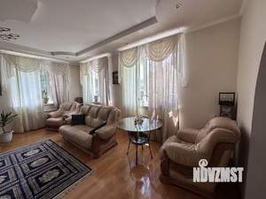 Дом 750м&sup2;, 2-этажный, участок 8 сот.  