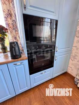 Дом 100м&sup2;, 2-этажный, участок 10 сот.  