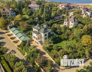 Дом 560м&sup2;, 3-этажный, участок 26 сот.  