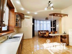 Коттедж 330м&sup2;, 2-этажный, участок 6 сот.  