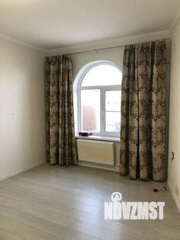 Дом 80м&sup2;, 2-этажный, участок 4 сот.  