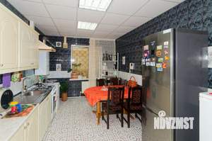 Дом 300м&sup2;, 2-этажный, участок 4 сот.  