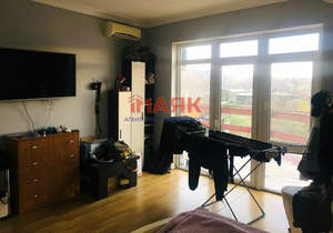 Дом 220м², 2-этажный, участок 8 сот.  