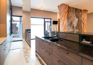 Дом 401м&sup2;, 1-этажный, участок 4 сот.  