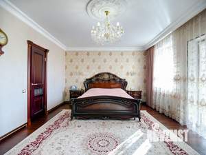 Дом 304м&sup2;, 2-этажный, участок 6 сот.  