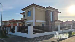 Дом 263м², 2-этажный, участок 10 сот.  