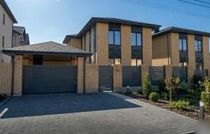 Дом 190м&sup2;, 2-этажный, участок 4 сот.  