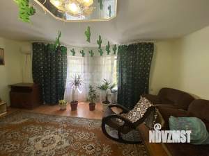 Дом 300м&sup2;, 2-этажный, участок 10 сот.  