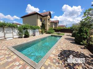 Дом 160м&sup2;, 2-этажный, участок 4 сот.  