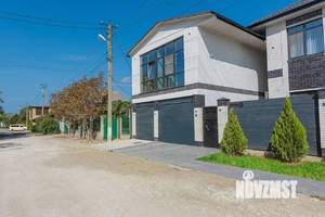 Дом 250м&sup2;, 2-этажный, участок 4 сот.  