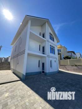 Дом 220м&sup2;, 3-этажный, участок 4 сот.  