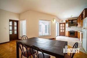 Дом 340м², 2-этажный, участок 3 сот.  