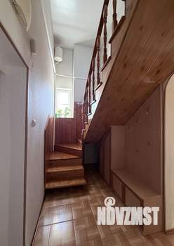 Дом 240м&sup2;, 3-этажный, участок 8 сот.  