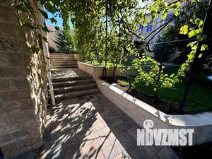 Коттедж 420м&sup2;, 3-этажный, участок 10 сот.  