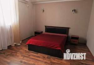 Дом 499м&sup2;, 3-этажный, участок 10 сот.  