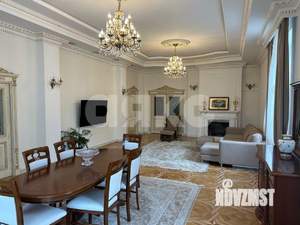 Дом 576м&sup2;, 2-этажный, участок 7 сот.  