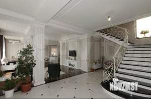 Дом 420м&sup2;, 2-этажный, участок 6 сот.  