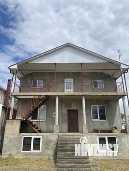 Дом 304м&sup2;, 3-этажный, участок 9 сот.  