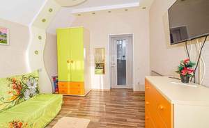 Дом 328м&sup2;, 3-этажный, участок 10 сот.  