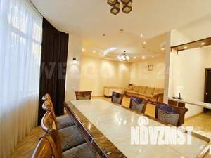 Коттедж 330м&sup2;, 2-этажный, участок 6 сот.  