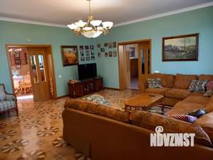 Дом 257м&sup2;, 2-этажный, участок 7 сот.  