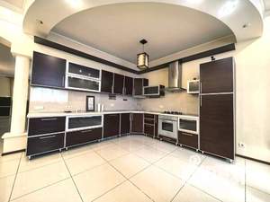 Дом 249м&sup2;, 2-этажный, участок 3 сот.  