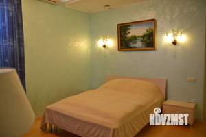 Дом 660м², 3-этажный, участок 26 сот.  