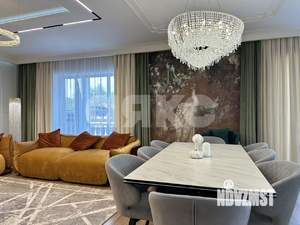 Дом 667м&sup2;, 3-этажный, участок 8 сот.  