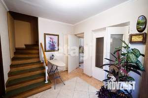 Дом 224м&sup2;, 3-этажный, участок 6 сот.  