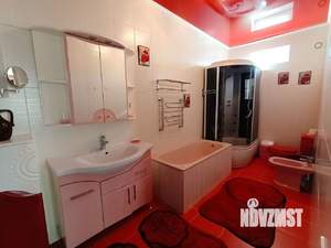 Дом 246м², 2-этажный, участок 6 сот.  