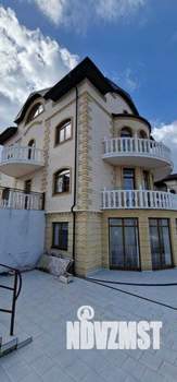 Дом 738м&sup2;, 3-этажный, участок 10 сот.  