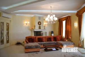 Дом 660м², 3-этажный, участок 26 сот.  