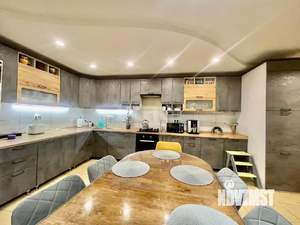 Дом 301м², 3-этажный, участок 8 сот.  