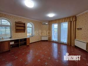 Дом 323м&sup2;, 3-этажный, участок 6 сот.  