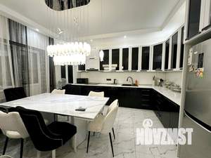 Дом 170м&sup2;, 2-этажный, участок 4 сот.  