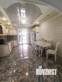 Дом 213м&sup2;, 2-этажный, участок 10 сот.  