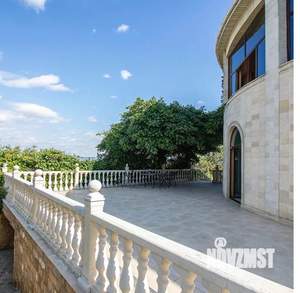 Дом 560м², 3-этажный, участок 26 сот.  