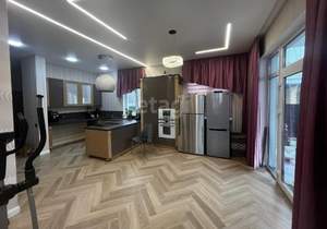 Дом 170м&sup2;, 2-этажный, участок 5 сот.  