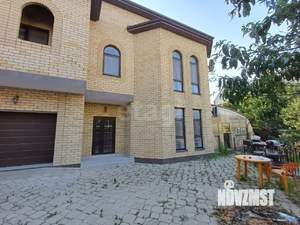 Дом 323м&sup2;, 3-этажный, участок 6 сот.  