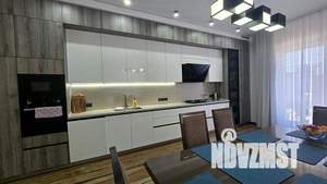 Коттедж 270м&sup2;, 2-этажный, участок 6 сот.  