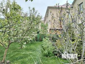 Дом 300м&sup2;, 3-этажный, участок 13 сот.  