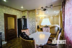 Дом 420м&sup2;, 3-этажный, участок 8 сот.  